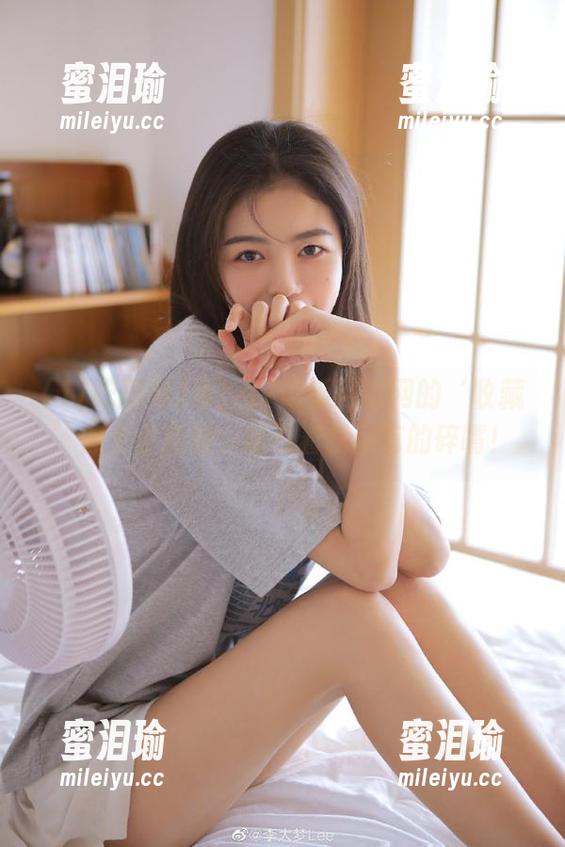 17吃瓜网 看!17吃瓜网官网的‘收藏’像个小黑洞,吸引着我所有的碎嘴!