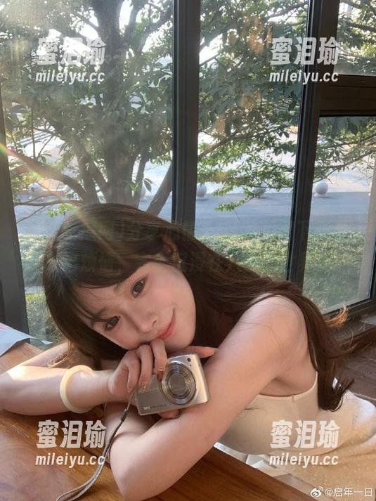 分享心情，51吃瓜网下载让我忘记烦恼，完全沉浸在八卦的世界里。