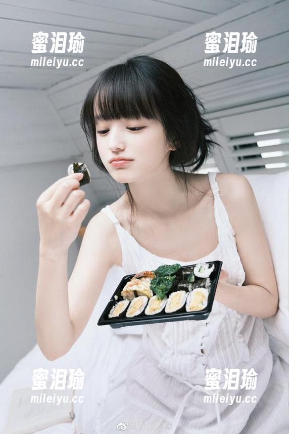51最新吃瓜 看着51最新吃瓜的网址,心里小鹿乱撞,仿佛剧的未来就在我的指尖了?