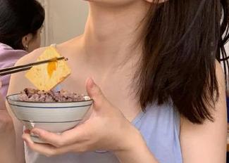 试了试668.su.1的入口，成了个继续追剧的小吃瓜，看得我眼花缭乱。