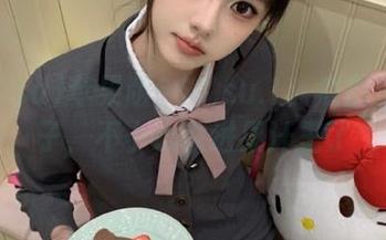 苹果版668.su.1：瓜田里的桃子，不小心跌进果汁里了