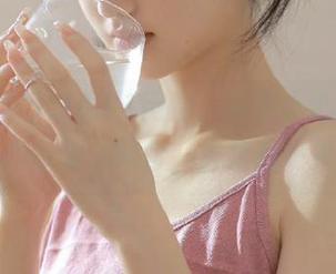 观看91网爆，一不小心就掉进黑料深渊，救命，谁拉我一把？