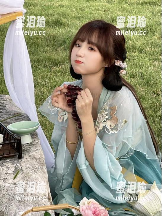 在cgw分享逛超市时，不小心与那位帅气小哥的四目相对，心跳加速到飞起！