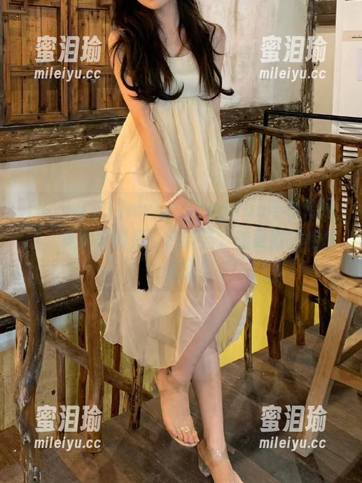 www.51cg.fun号称传送门，其实更像是个八卦庙。暗戳戳的榨你眼泪