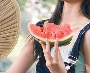 一键链接，吃瓜大本营带你进入疯狂的八卦宇宙！