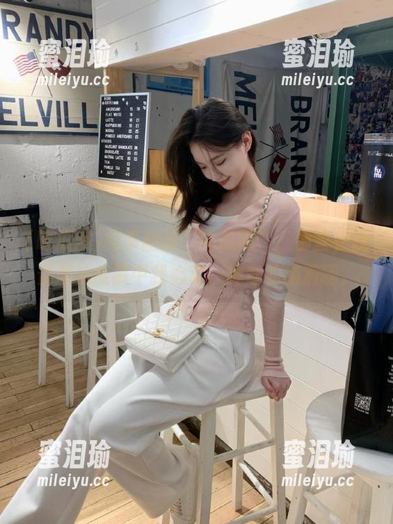 没事翻翻“吃瓜网”，那些在线资源总能戳中我心窝，神奇的脑洞啊。