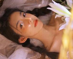 每天刷“扒哥黑料苹果版”，像是在玩寻宝游戏，不知道真相躲在哪个角落。