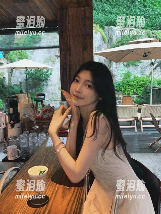 海角吃瓜 深夜追剧必备:地址在“海角吃瓜”,吃瓜的同时别忘了备好零食哦!