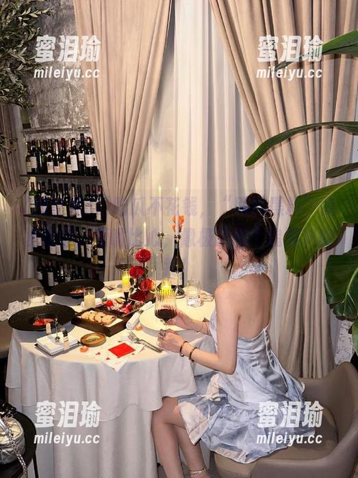 网红黑料 吃瓜不花钱,“网红黑料”免费放送,噘嘴比心,像极了那个追黑料的我!