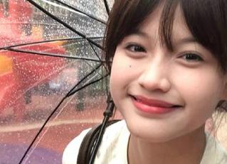 名字虽傻，观看黑料在线吃瓜却偶尔能感受到生活的小确幸。