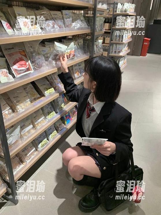 黑料社 跟着黑料社导航,24小时把吃瓜变成场越昏越烈的迷局!